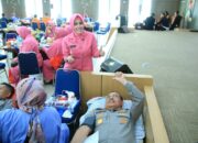 Polda Sumbar Gelar Donor Darah, Khitanan Massal, Bagi Sembako Hingga Bedah Rumah
