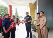 Sutan Riska Serahkan 41 Unit Kendaraan untuk TKSK dan Pendamping PKH