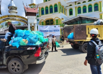 PT Supraco Mitra Energie Gelar Bersih Kali, Nagari Talang Babungo Minta Bantuan Bak Sampah