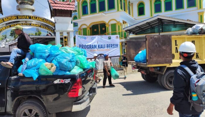 PT Supraco Mitra Energie Gelar Bersih Kali, Nagari Talang Babungo Minta Bantuan Bak Sampah