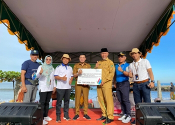 Pokdarwis Pantai Purus Terima Sarana Sampah Lengkap Senilai Rp100 Juta dari PLN Sumbar