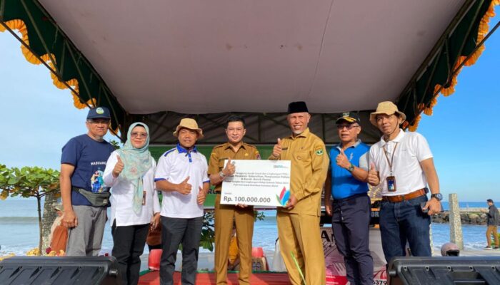 Pokdarwis Pantai Purus Terima Sarana Sampah Lengkap Senilai Rp100 Juta dari PLN Sumbar