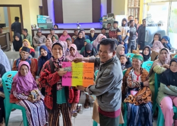 Jelang Lebaran Idul Adha, Warga Nagari Simpang Nan Ampek Solok Terima BLT DD