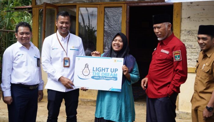 Keceriaan Murni, Warga Nagari Lawang Agam! Dikunjungi Gubernur Mahyeldi, Dapat Listrik Gratis dari PLN Sumbar