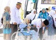 Jemaah Calon Haji Kloter 06 Asal Padang dan Agam Tiba di Asrama Haji