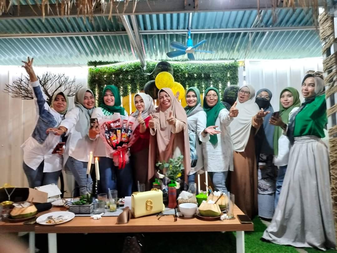 Mikel di Jorong Pasaman Baru Kecamatan Pasaman Kabupaten Barat menjadi tempat nongkrong bagi semua kalangan. OSNIWATI