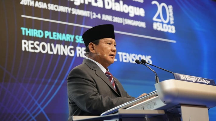 Menteri Pertahanan RI Prabowo Subianto, menyampaikan pidatonya pada Dialog Shangri-La International Institute for Strategic Studies (IISS) ke-20, forum pertahanan dan keamanan tahunan Asia di Singapura, Sabtu (3/6) lalu.  IST