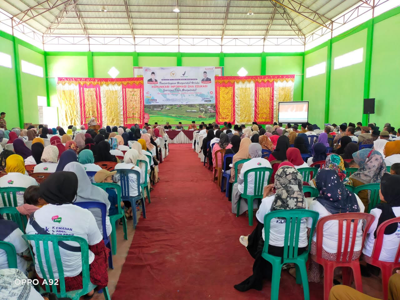 Kegiatan Komunikasi Informasi dan Edukasi (KIE)  BBPOM Padang bersama Anggota Komisi IX DPR RI Ade Rezki Pratama di SDN 10 Wedya Aia Tabik Nagari Kamang Mudiak Kecamatan Kamang Magek, Selasa (25/7). GATOT