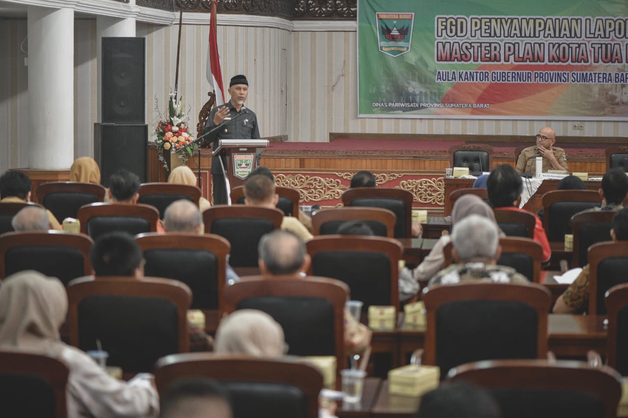 Gubernur Sumbar, Mahyeldi memberikan sambutan saat FGD Master Plan Kota Tua Padang di Aula Kantor Gubernur, Selasa (4/7). IST