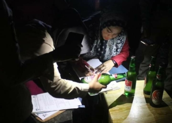 Sita Puluhan Minuman Beralkohol, Sepasang Remaja Diamankan Pol PP Padang