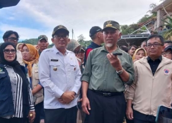Kucurkan Bantuan Banjir Rp250 Juta, BNPB Minta Pemko Padang Segera Relokasi Warga di Kawasan Rawan Longsor