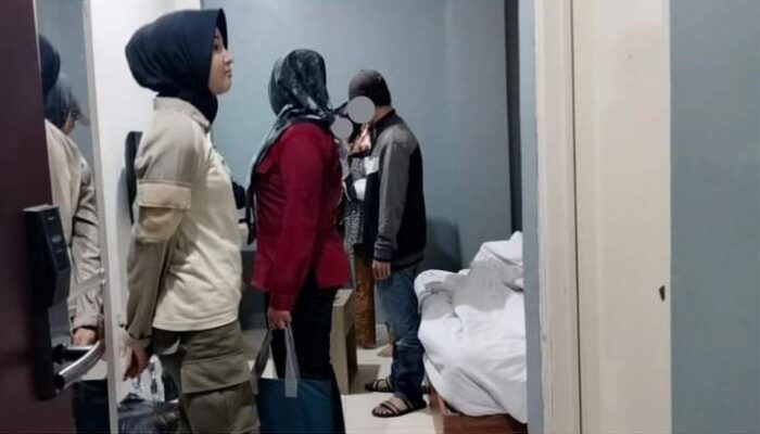 Sepasang Remaja Digrebek Saat Asyik Berduaan di Kos, 5 Wanita Cantik Diamankan