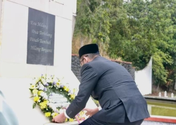 Usai Upacara, Walikota Hendri Septa Tabur Bunga di Makam Sang Pahlawan Nasional Bagindo Aziz Chan