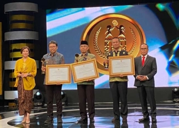 Walikota Pariaman Terima Penghargaan SIMEP Perlindungan Anak 2023