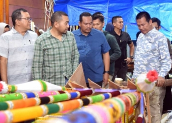 Keren! Wagub Audy Joinaldy Saksikan Kreativitas Anak-anak Pariaman Membuat Tabuik di Rumah Subarang