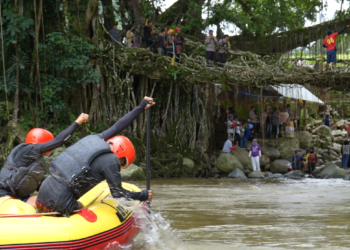 Makin Menarik! Ada Arung Jeram di Objek Wisata Jembatan Akar Pesisir Selatan