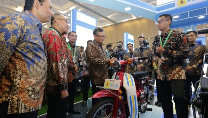 Dapat Aplus dari Menteri ESDM, PLN Pamer Sepeda Motor BBM Diubah Jadi Kendaraan Listrik di EBTKE ConEx 2023