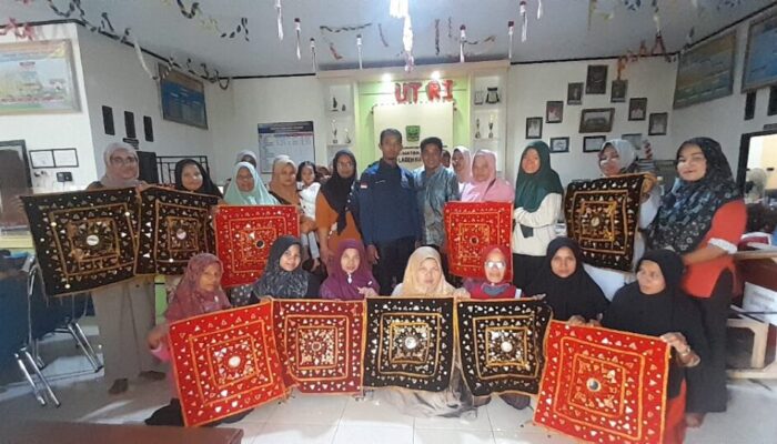 Luncurkan Program Pemberdayaan Ekokomi Perempuan, Pemerintah Nagari Lareh Nan Panjang Adakan Pelatihan Sulam Dalamak