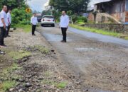 Tanggapi Keluhan Masyarakat, Bupati Eka Putra Tinjau Kondisi Ruas Jalan Di Tanah Datar
