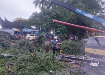 Hujan Badai Terjang Pesisir Sumatera Barat, 183 Ribu Pelanggan PLN Sempat Padam