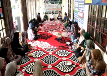 Hebat! Nagari Indudur Solok Serahkan Beasiswa Rp46,2 Juta untuk Anak Nagari Berprestasi