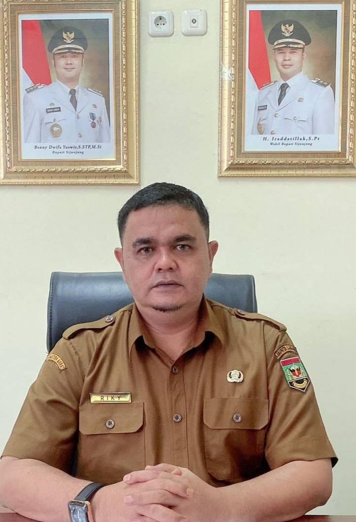 Kepala Dinas BPKSDM Sijunjung, Riki Maineldi Neri saat ditemui di kantornya, beberapa waktu yang lalu. IST