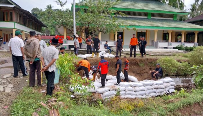 Dampak dari Banjir, Nagari Lareh Nan Panjang Selatan dan BPBD Padang Pariaman Laksanakan Goro Bersama
