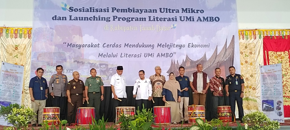 Gubernur Sumatera Barat Mahyeldi membuka secara resmi Sosialisasi Pembiayaan Ultra Mikro dan Peluncuran  Program Literasi Umi Ambo di Gedung Nasional Maharajo Dirajo, Rabu (26/7). REZKY
