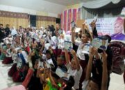 Rezka Oktoberia Salurkan Beasiswa kepada Ratusan Pelajar di Pasaman Barat