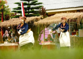 FOTO-FOTO: Semarak Iven Nagari “Maantaan Padi Jo Mangubang” di Situmbuak Art Culture Festival Tanah Datar