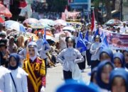 Luar Biasa! Masyarakat Tanah Datar Tumpah Ruah Saksikan Pawai Alegoris HUT Kemerdekaan RI 2023