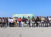 Polres Pasbar Tanam Ribuan Bibit Pohon Pelindung