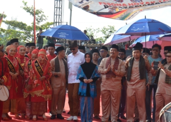 Hadiri Festival Hoyak Tabuik, Anggota DPR RI Rezka Oktoberia Peroleh Apresiasi dari Wagub Sumbar dan Wako Pariaman