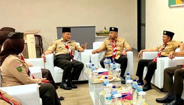 Audy Joinaldy Terima Lencana Darma Bakti dan Karya Bakti saat Malam Renungan Hari Pramuka ke-62 Cibubur