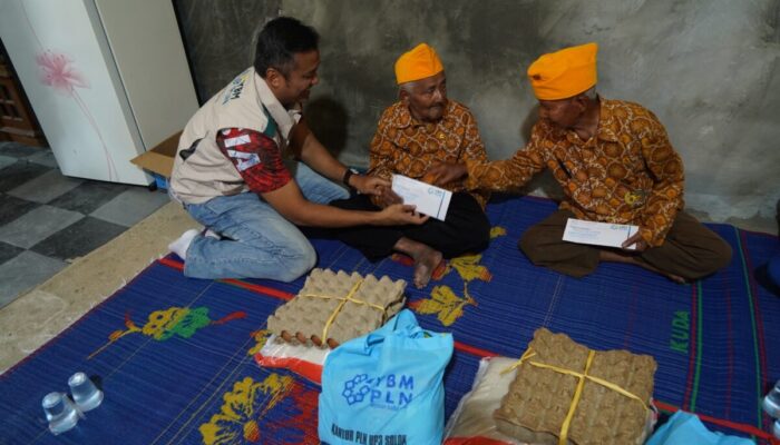 Berlinang Air Mata! Veteran Pejuang di Sijunjung Terharu Dikunjungi Manajemen PLN Sumatera Barat