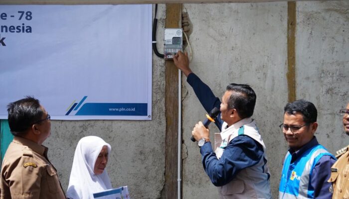 Berkah Kemerdekaan di HUT RI ke-78, PLN Terangi 207 Rumah Warga Dhuafa di Solok
