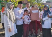 Penyerahan Hadiah Lomba HUT RI di MIN 3 Padang Juga Dihadiri Orang Tua Murid