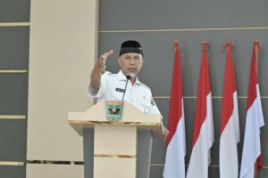 Gubernur Sumatera Barat  Mahyeldi angkat bicara soal viralnya anggota Paskibraka lepas jilbab di sosial media.