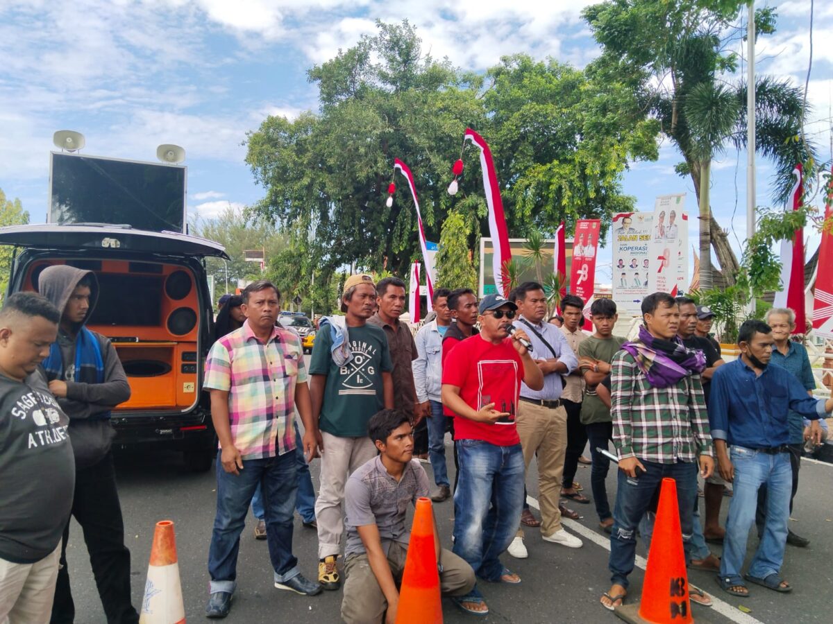 Kelompok masyarakat Pro PSN Aia Bangih. FAUZI