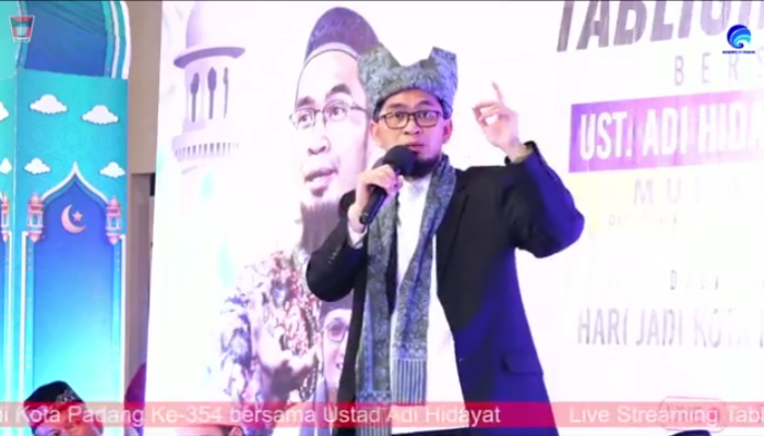 Warga Kota Tumpah Ruah Hadiri Tabligh Akbar UAH di Masjid Agung Nurul Iman Padang