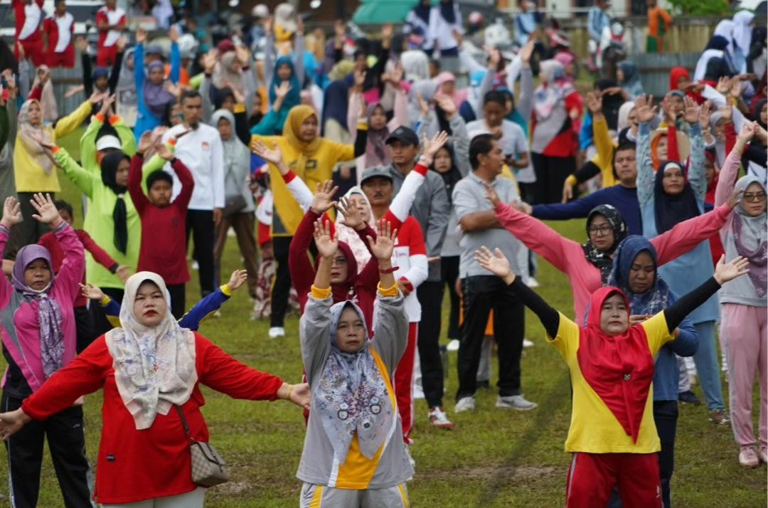 PELAKSANAAN CFD di Menara Songket Kawasan Saribu Rumah Gadang, Minggu (13/8). Semarak CFD juga dinikmati oleh ratusan masyarakat yang berpartisipasi. IST