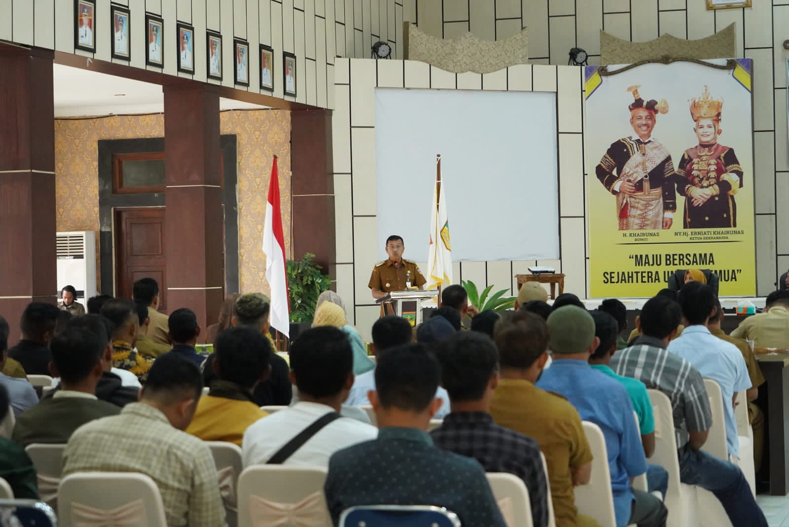 Bupati Solsel, Khairunas memberikan sambutan pada pelaksanaan Bimtek Manajemen Pengelolaan Ternak Sapi di Aula Sarantau Sasurambi, Solsel, Selasa (29/8). IST