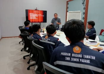 Semen Padang Gelar Review dan Diskusi untuk Peserta Program Magang Tamatan SMK-SP