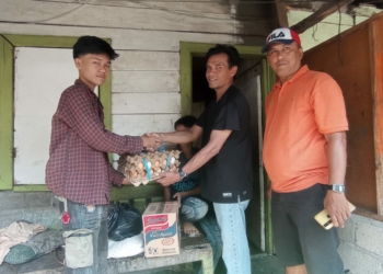 Semen Padang Serahkan Bantuan Sembako untuk Warga Kurang Mampu