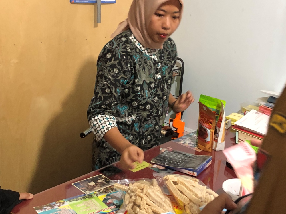Dapur Yonica yang didirikan sejak tahun 2014 lalu oleh Rosmawarty dan suaminya Abdul Karim telah memproduksi berbagai kuliner yang menasional. IST