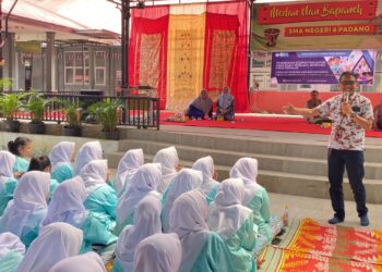 FKEP UNAND Berikan Bimbingan ke Siswa SMAN 6 Padang, Cegah Perilaku Beresiko