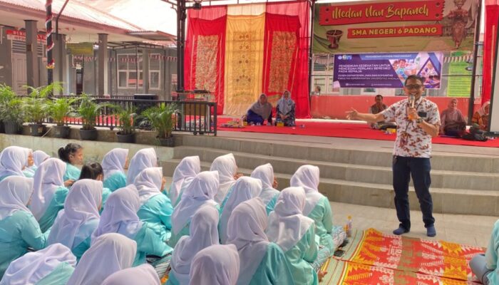 FKEP UNAND Berikan Bimbingan ke Siswa SMAN 6 Padang, Cegah Perilaku Beresiko