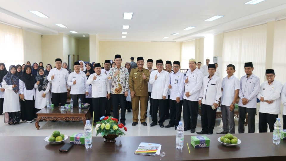 Wali Kota Pariaman Genius Umar didampingi Wakil Wali Mardison Mahyuddin, usai membuka acara pembinaan ASN. IST