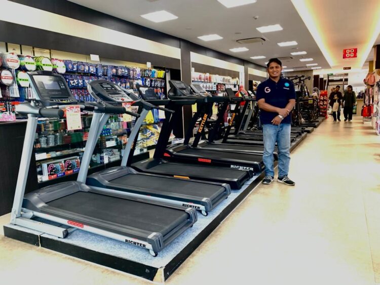 DISKON BESAR--Gramedia Padang kembali mengadakan promo besar-besaran untuk alat olahraga dengan diskon 40 persen berlaku hingga 1 Oktober 2023. WINDA