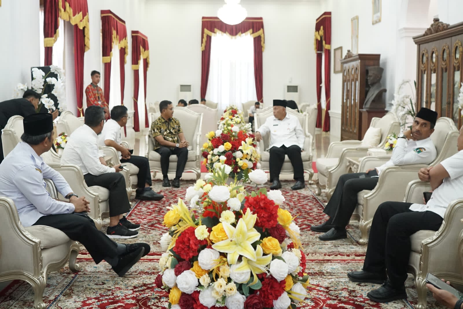 Pertemuan Pemkab Solsel bersama Gubernur Sumbar, Mahyeldi di Padang dalam rangka membahas persiapan pelaksanaan MTQ Nasional ke-40 Tingkat Provinsi Sumatra Barat di Solok Selatan, Rabu (13/9). IST